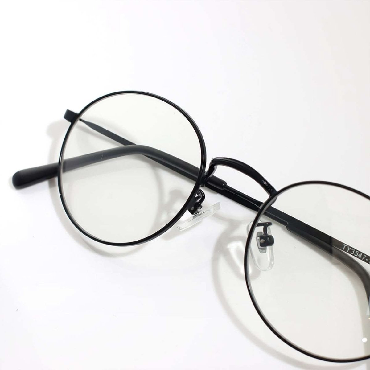 SALE【通常3,780▶︎3,402円】<一部即納あり>【曇らない特殊加工】UV&ブルーライト軽減オーバルだてメガネ 2色展開 - select store mirror meSALE【通常3,780▶︎3,402円】<一部即納あり>【曇らない特殊加工】UV&ブルーライト軽減オーバルだてメガネ 2色展開106705379mirror meselect store mirror me106705379ブラック