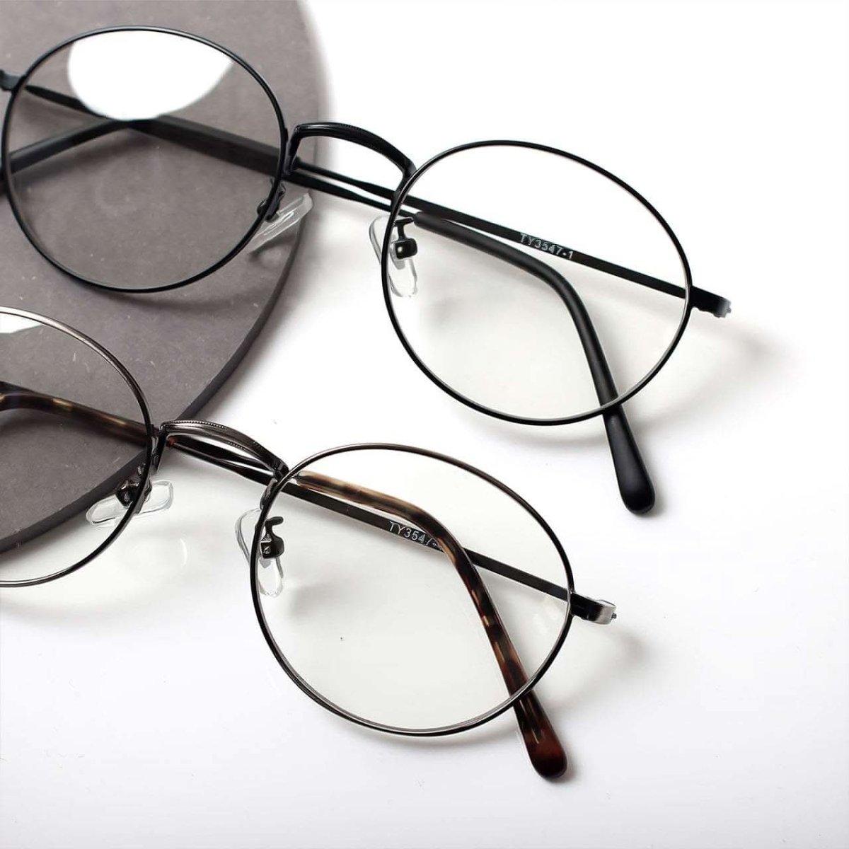 SALE【通常3,780▶︎3,402円】<一部即納あり>【曇らない特殊加工】UV&ブルーライト軽減オーバルだてメガネ 2色展開 - select store mirror meSALE【通常3,780▶︎3,402円】<一部即納あり>【曇らない特殊加工】UV&ブルーライト軽減オーバルだてメガネ 2色展開106705379mirror meselect store mirror me106705379ブラック