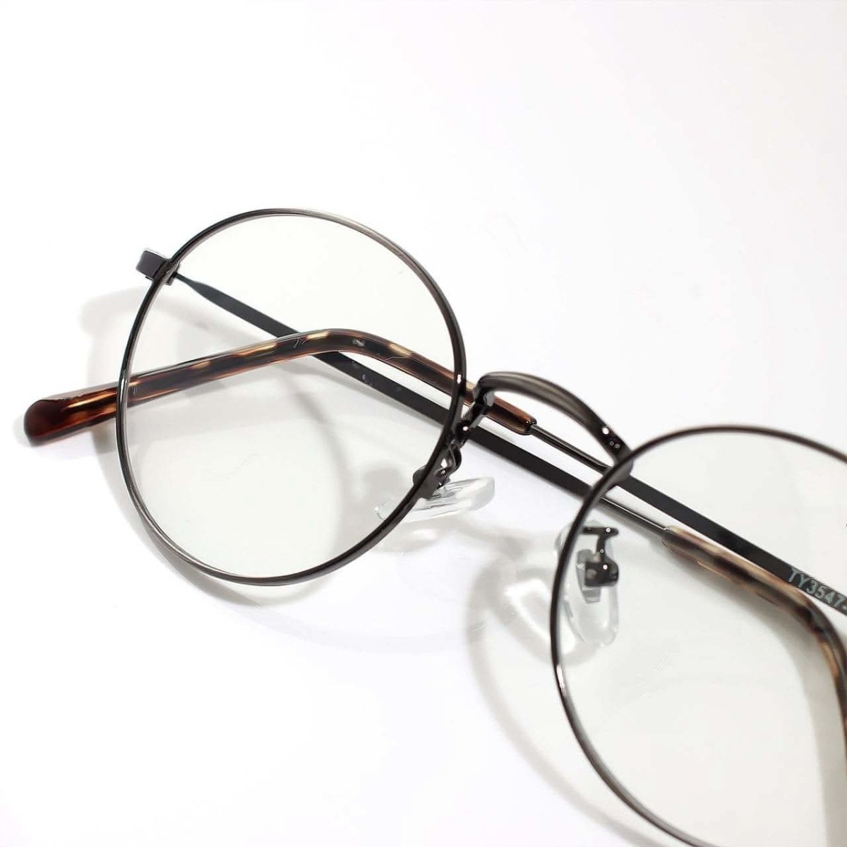 SALE【通常3,780▶︎3,402円】<一部即納あり>【曇らない特殊加工】UV&ブルーライト軽減オーバルだてメガネ 2色展開 - select store mirror meSALE【通常3,780▶︎3,402円】<一部即納あり>【曇らない特殊加工】UV&ブルーライト軽減オーバルだてメガネ 2色展開106705379mirror meselect store mirror me106705379ブラック