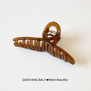 ニュアンスくすみパールヘアクリップ - select store mirror meニュアンスくすみパールヘアクリップselect store mirror meselect store mirror me茶色