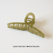 ニュアンスくすみパールヘアクリップ - select store mirror meニュアンスくすみパールヘアクリップselect store mirror meselect store mirror me緑色