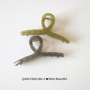 ニュアンスくすみパールヘアクリップ - select store mirror meニュアンスくすみパールヘアクリップselect store mirror meselect store mirror me杏色