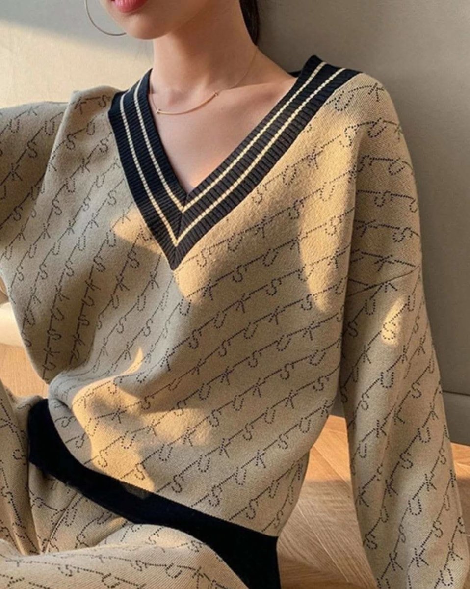 【動画あり】大ヒット!ロゴデザインVネックトップス&フレアパンツニットセットアップ 2色展開 - select store mirror me【動画あり】大ヒット!ロゴデザインVネックトップス&フレアパンツニットセットアップ 2色展開155607451mirror meselect store mirror me155607451ベージュS