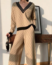 【動画あり】大ヒット!ロゴデザインVネックトップス&フレアパンツニットセットアップ 2色展開 - select store mirror me【動画あり】大ヒット!ロゴデザインVネックトップス&フレアパンツニットセットアップ 2色展開155607451mirror meselect store mirror me155607451ベージュS