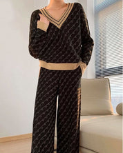 【動画あり】大ヒット!ロゴデザインVネックトップス&フレアパンツニットセットアップ 2色展開 - select store mirror me【動画あり】大ヒット!ロゴデザインVネックトップス&フレアパンツニットセットアップ 2色展開155607451mirror meselect store mirror me155607451ベージュS