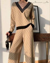 【動画あり】大ヒット!ロゴデザインVネックトップス&フレアパンツニットセットアップ 2色展開 - select store mirror me【動画あり】大ヒット!ロゴデザインVネックトップス&フレアパンツニットセットアップ 2色展開155607451mirror meselect store mirror me155607451ベージュS