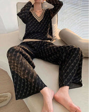 【動画あり】大ヒット!ロゴデザインVネックトップス&フレアパンツニットセットアップ 2色展開 - select store mirror me【動画あり】大ヒット!ロゴデザインVネックトップス&フレアパンツニットセットアップ 2色展開155607451mirror meselect store mirror me155607451ベージュS