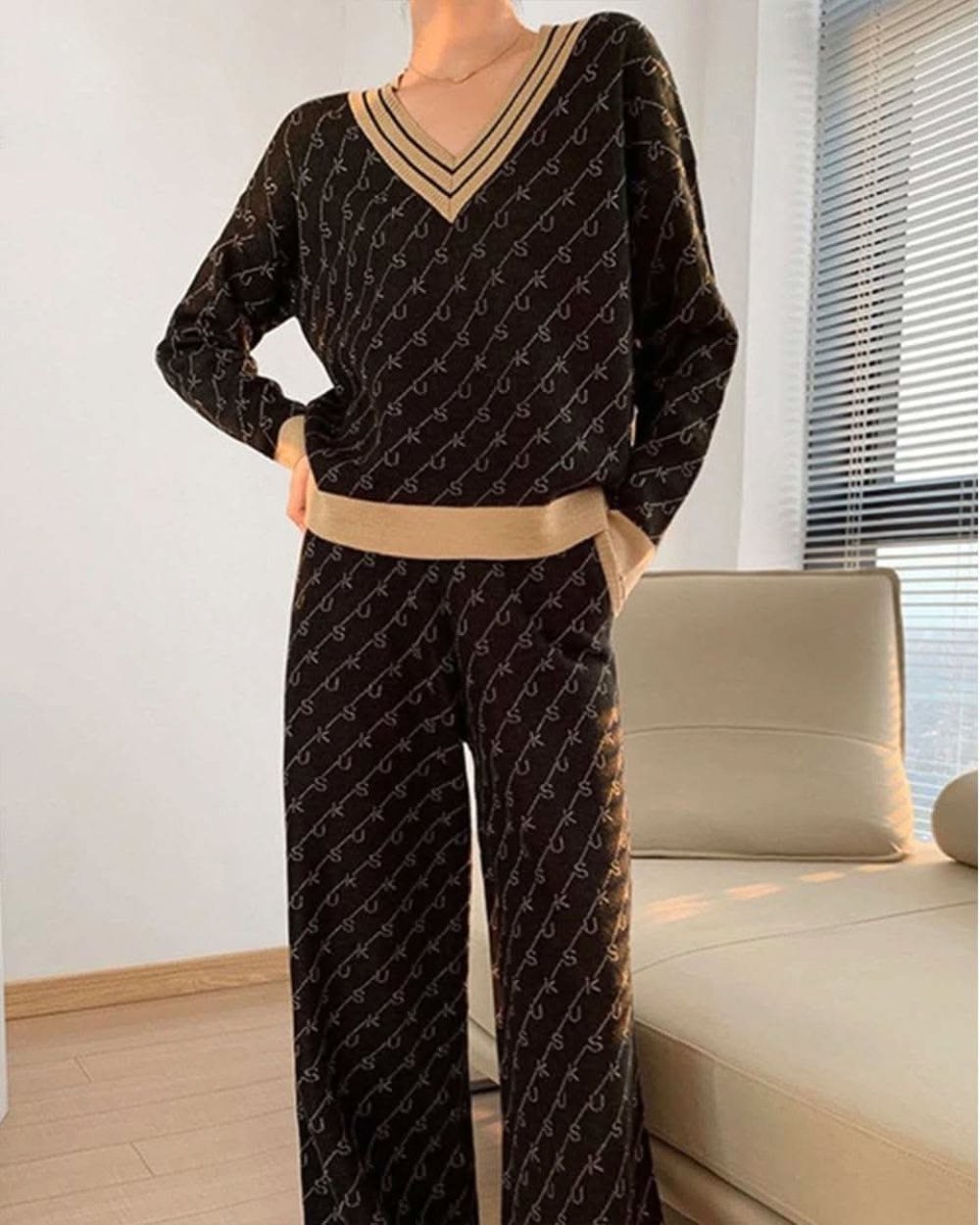 【動画あり】大ヒット!ロゴデザインVネックトップス&フレアパンツニットセットアップ 2色展開 - select store mirror me【動画あり】大ヒット!ロゴデザインVネックトップス&フレアパンツニットセットアップ 2色展開155607451mirror meselect store mirror me155607451ベージュS