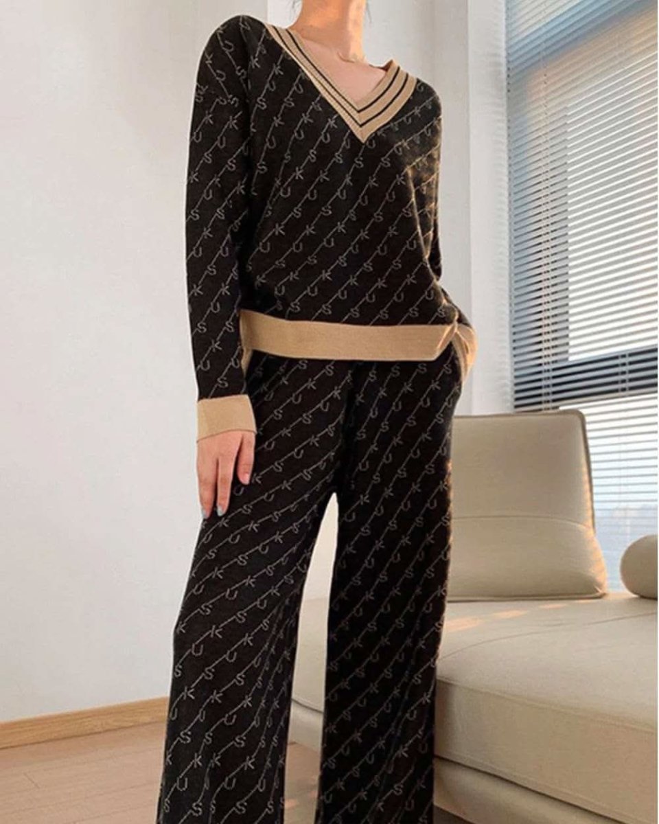 【動画あり】大ヒット!ロゴデザインVネックトップス&フレアパンツニットセットアップ 2色展開 - select store mirror me【動画あり】大ヒット!ロゴデザインVネックトップス&フレアパンツニットセットアップ 2色展開155607451mirror meselect store mirror me155607451ベージュS