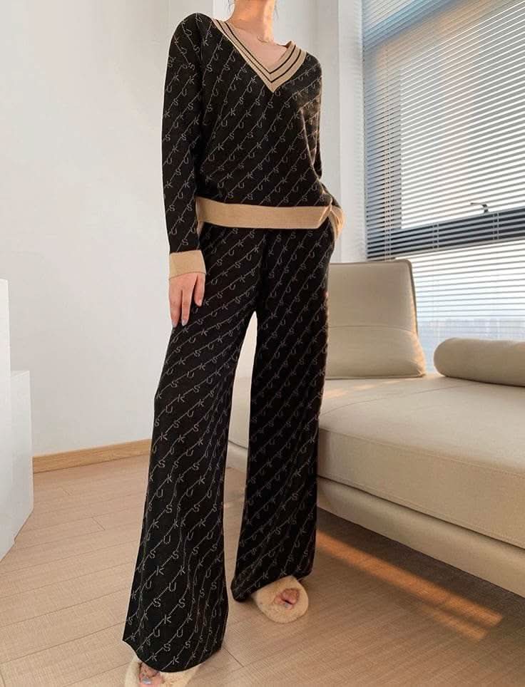 【動画あり】大ヒット!ロゴデザインVネックトップス&フレアパンツニットセットアップ 2色展開 - select store mirror me【動画あり】大ヒット!ロゴデザインVネックトップス&フレアパンツニットセットアップ 2色展開155607451mirror meselect store mirror me155607451ベージュS