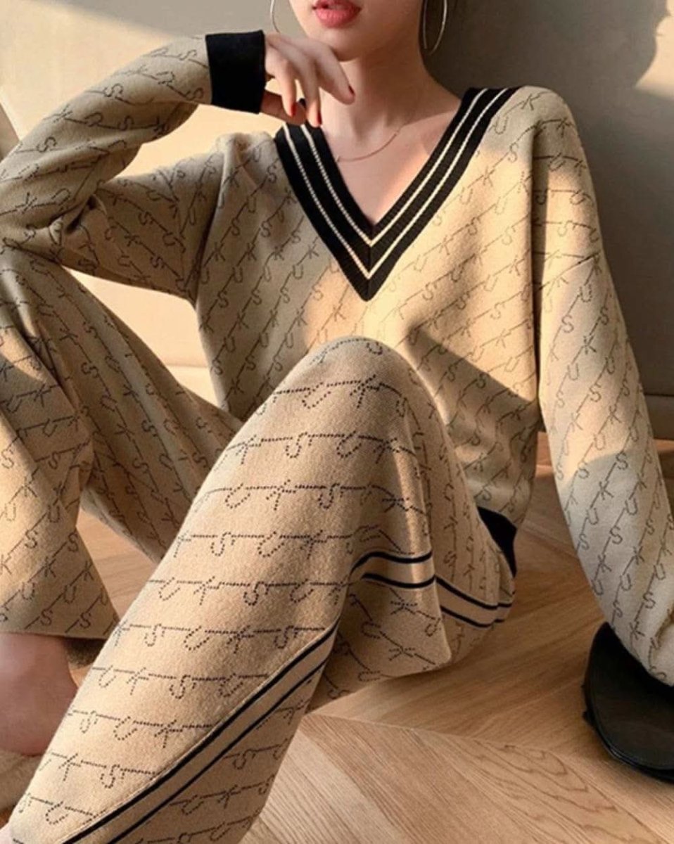 【動画あり】大ヒット!ロゴデザインVネックトップス&フレアパンツニットセットアップ 2色展開 - select store mirror me【動画あり】大ヒット!ロゴデザインVネックトップス&フレアパンツニットセットアップ 2色展開155607451mirror meselect store mirror me155607451ベージュS