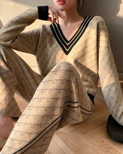 【動画あり】大ヒット!ロゴデザインVネックトップス&フレアパンツニットセットアップ 2色展開 - select store mirror me【動画あり】大ヒット!ロゴデザインVネックトップス&フレアパンツニットセットアップ 2色展開155607451mirror meselect store mirror me155607451ベージュS