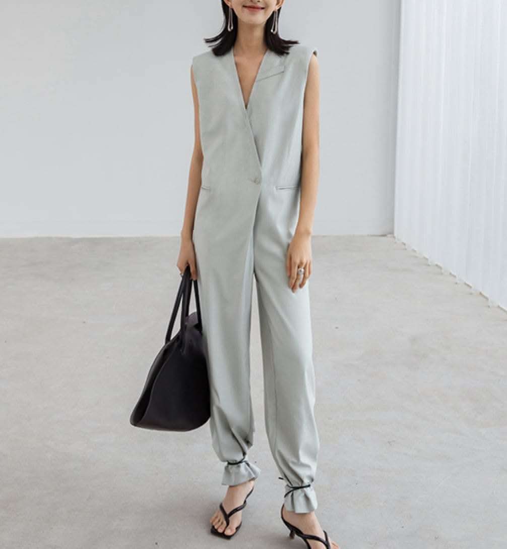 <大ヒット>【動画あり】Vネックノースリーブサックロンパース 2色展開 - select store mirror me<大ヒット>【動画あり】Vネックノースリーブサックロンパース 2色展開176742516mirror meselect store mirror me176742516グレーS