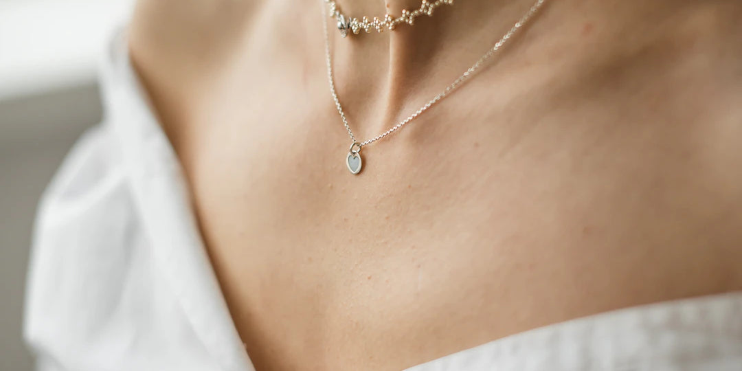 デイリースタイルに取り入れる旬なアクセサリー