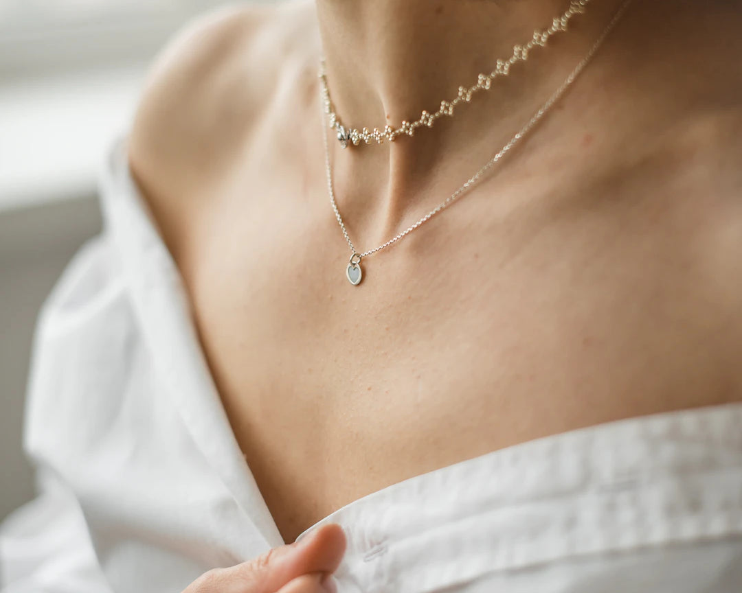 デイリースタイルに取り入れる旬なアクセサリー