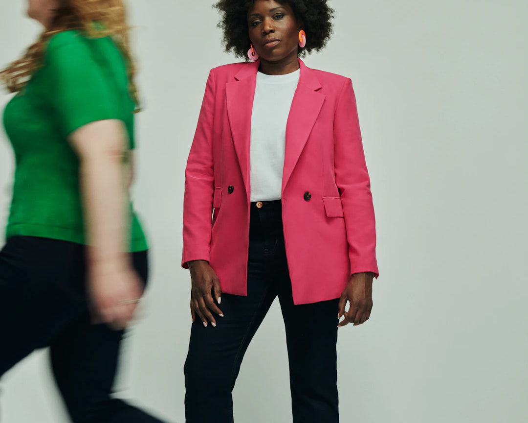 涼しげでトレンディなフリルトップス特集