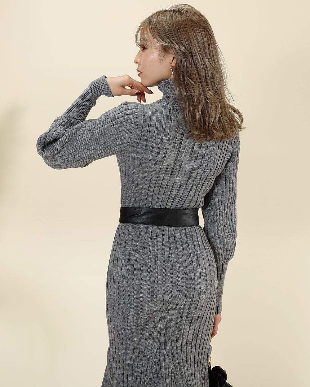 ＜残り１点！＞【動画あり】タートルネックふんわり美シルエットリブワンピース　２色展開 - select store mirror me＜残り１点！＞【動画あり】タートルネックふんわり美シルエットリブワンピース　２色展開194477304mirror meselect store mirror me194477304グレー