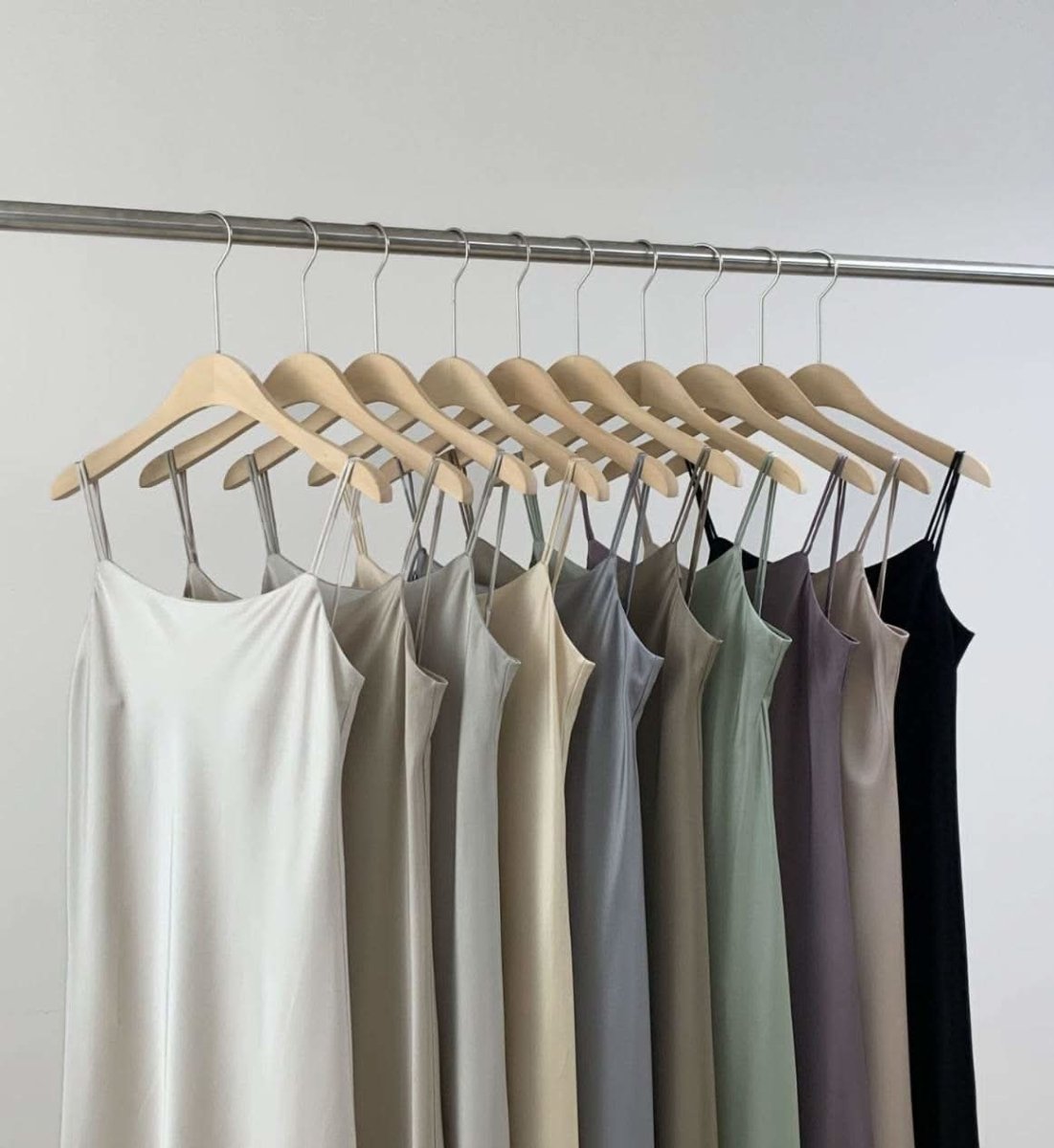 【動画あり】春カラーサテンダブルキャミロングワンピース　１０色展開 - select store mirror me【動画あり】春カラーサテンダブルキャミロングワンピース　１０色展開199903093mirror meselect store mirror me199903093ホワイト