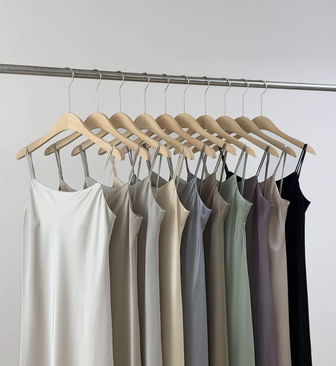 【動画あり】春カラーサテンダブルキャミロングワンピース　１０色展開 - select store mirror me【動画あり】春カラーサテンダブルキャミロングワンピース　１０色展開199903093mirror meselect store mirror me199903093ホワイト