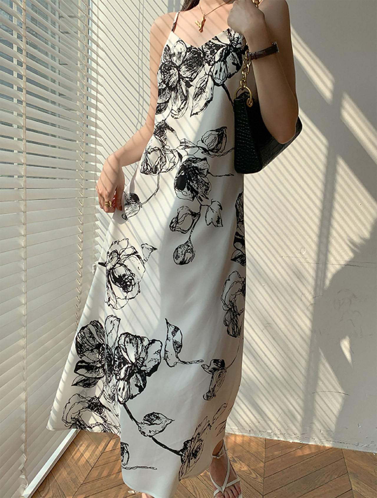 【動画あり】モノトーンカラーシックフラワーキャミソールワンピース - select store mirror me【動画あり】モノトーンカラーシックフラワーキャミソールワンピース113182700mirror meselect store mirror me113182700S