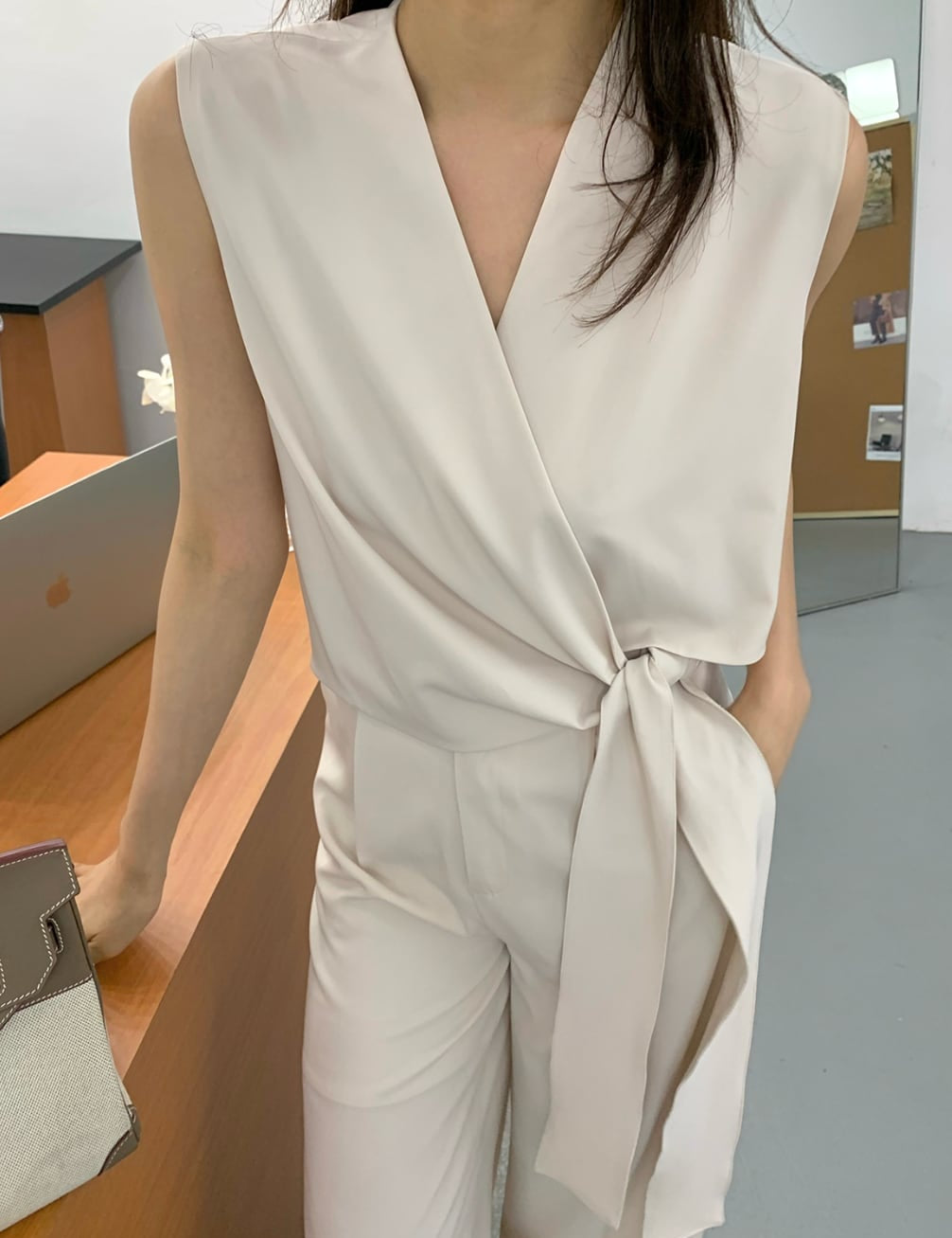 上質カシュクールホワイトパンツセットアップ - select store mirror me上質カシュクールホワイトパンツセットアップ182874668mirror meselect store mirror me182874668S