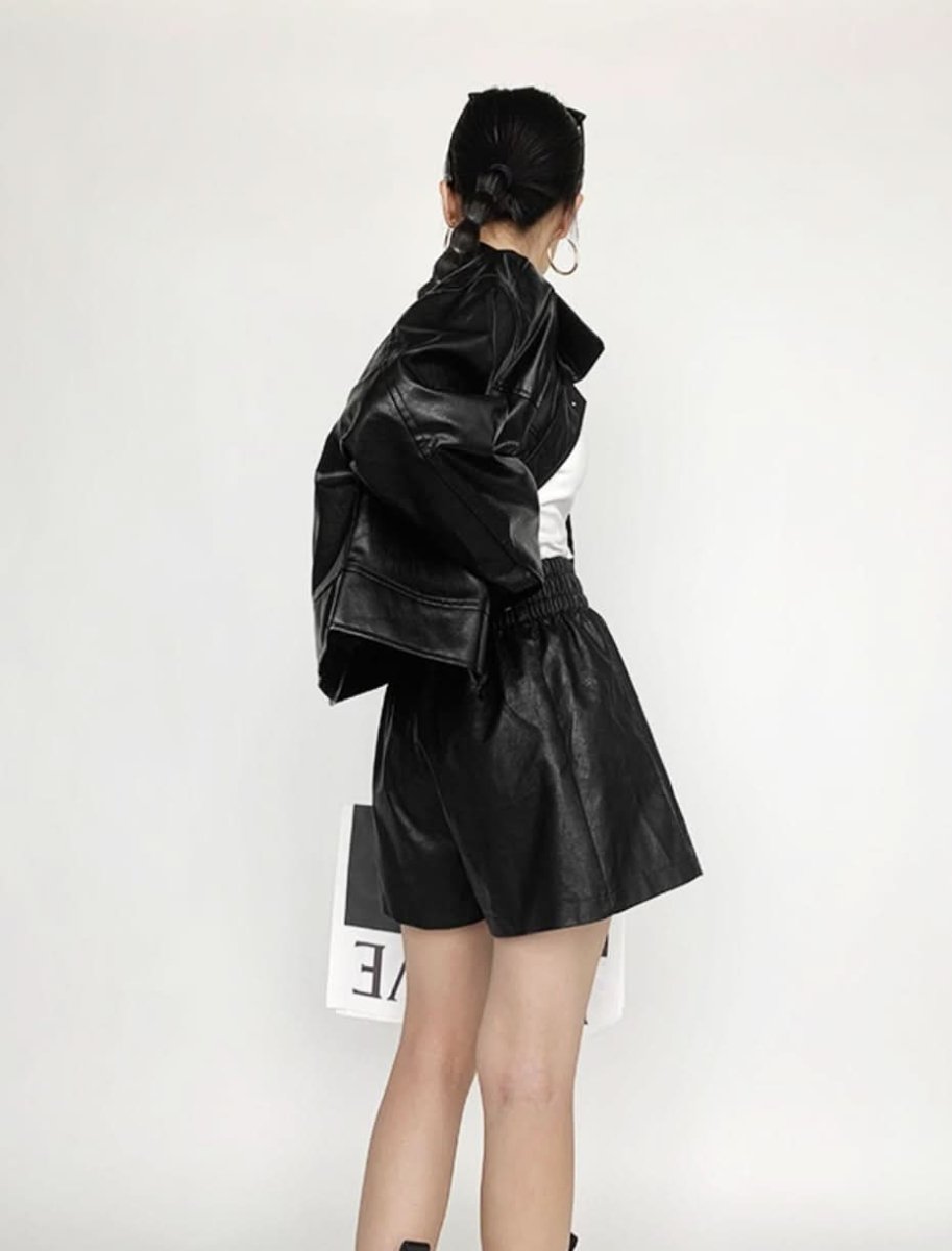 美シルエットブラックレザーハーフパンツ - select store mirror me美シルエットブラックレザーハーフパンツ189327876mirror meselect store mirror me189327876S