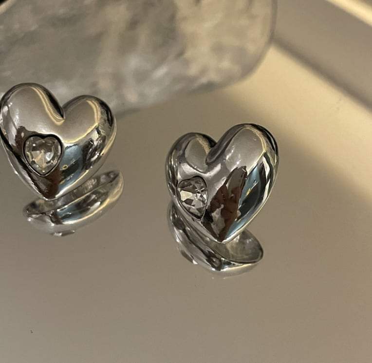 【動画あり】シルバーカラーハートキラキラピアス＆イヤーカフ - select store mirror me【動画あり】シルバーカラーハートキラキラピアス＆イヤーカフ194856209mirror meselect store mirror me194856209ピアス