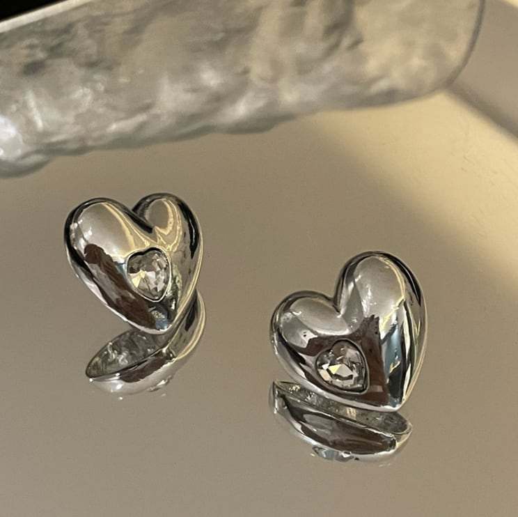 【動画あり】シルバーカラーハートキラキラピアス＆イヤーカフ - select store mirror me【動画あり】シルバーカラーハートキラキラピアス＆イヤーカフ194856209mirror meselect store mirror me194856209ピアス