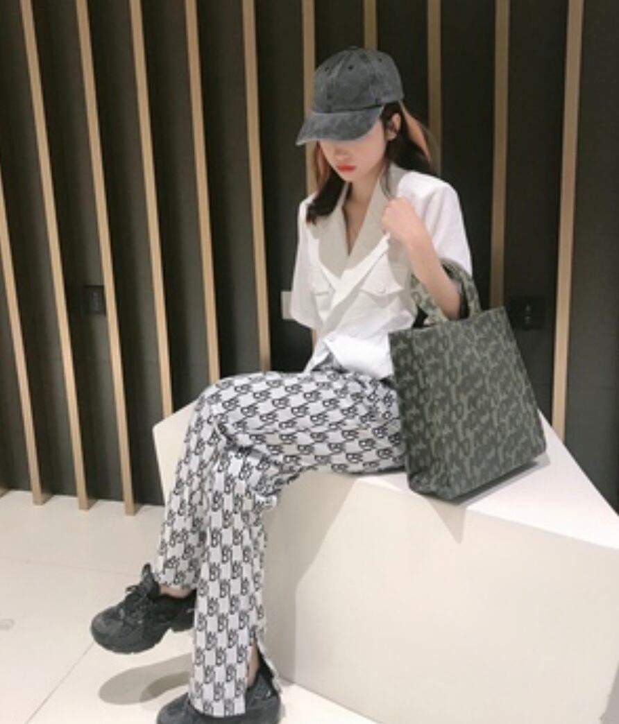ロゴデザインスリットストレートパンツ　２色展開 - select store mirror meロゴデザインスリットストレートパンツ　２色展開124367626mirror meselect store mirror me124367626ホワイト XS