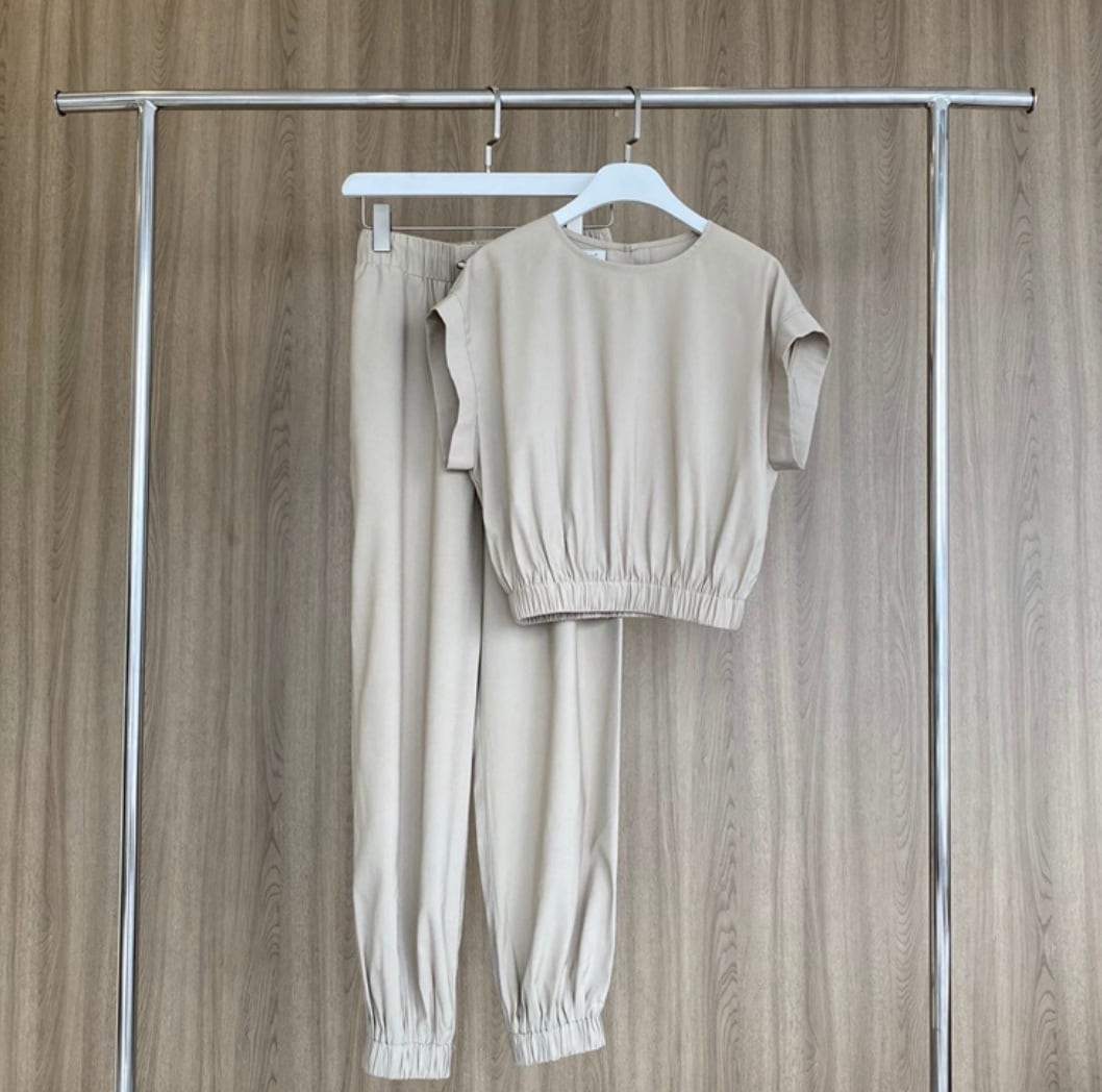 フレンチスリーブトップス＆ジョガーパンツセットアップ　２色展開 - select store mirror meフレンチスリーブトップス＆ジョガーパンツセットアップ　２色展開140550752mirror meselect store mirror me140550752ベージュ S