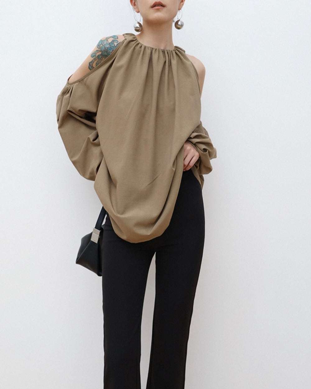 カットショルダーギャザーネックトップス　２色展開 - select store mirror meカットショルダーギャザーネックトップス　２色展開142231309mirror meselect store mirror me142231309オリーブ S