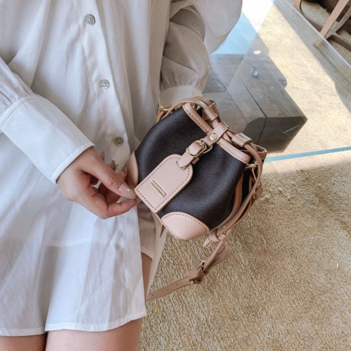 切り替えレザー巾着ショルダーバッグ　２色展開 - select store mirror me切り替えレザー巾着ショルダーバッグ　２色展開159790498mirror meselect store mirror me159790498ホワイト（小サイズ）