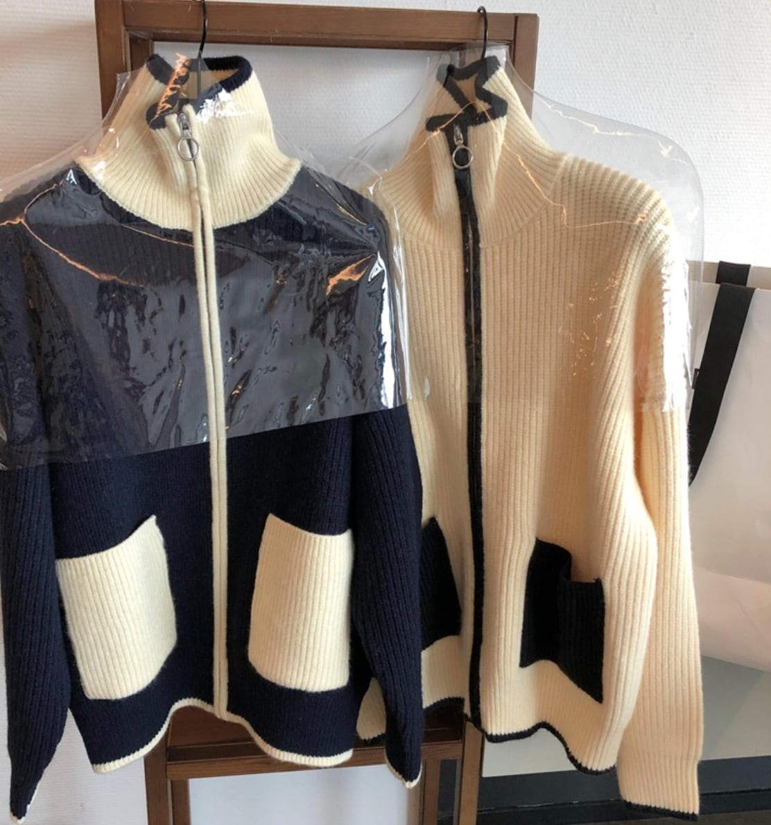 【動画あり】コントラストカラーフロントジップハイネックパーカー　２色展開 - select store mirror me【動画あり】コントラストカラーフロントジップハイネックパーカー　２色展開160874769mirror meselect store mirror me160874769クリームホワイト