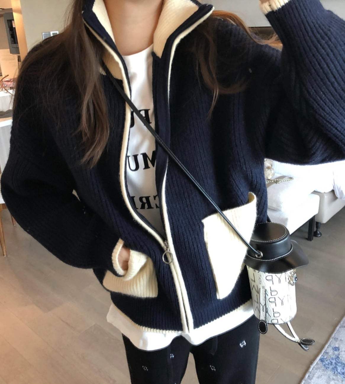 【動画あり】コントラストカラーフロントジップハイネックパーカー　２色展開 - select store mirror me【動画あり】コントラストカラーフロントジップハイネックパーカー　２色展開160874769mirror meselect store mirror me160874769クリームホワイト