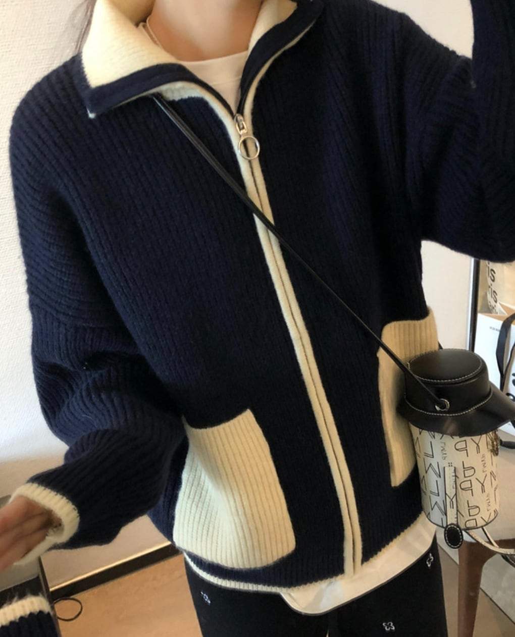 【動画あり】コントラストカラーフロントジップハイネックパーカー　２色展開 - select store mirror me【動画あり】コントラストカラーフロントジップハイネックパーカー　２色展開160874769mirror meselect store mirror me160874769クリームホワイト