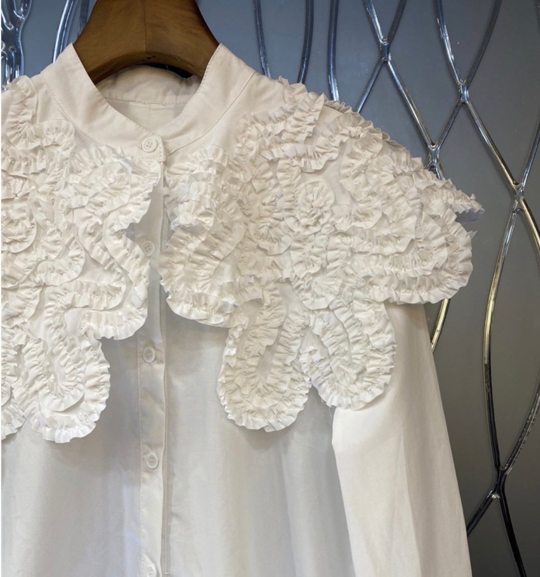 繊細デザインフリル襟ブラウス　２色展開 - select store mirror me繊細デザインフリル襟ブラウス　２色展開168751223mirror meselect store mirror me168751223S