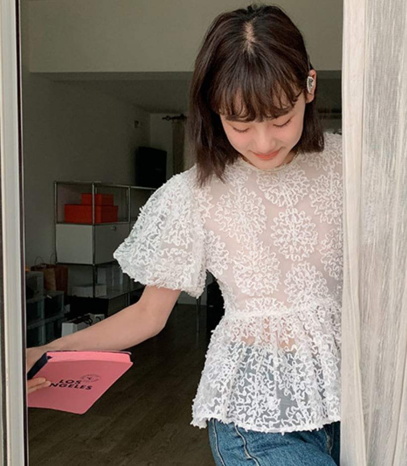 【動画あり】立体フラワーサークルレースブラウス　２色展開 - select store mirror me【動画あり】立体フラワーサークルレースブラウス　２色展開204452633mirror meselect store mirror me204452633ホワイト