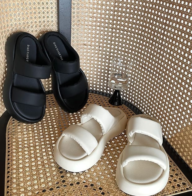 【おすすめ】もっちりダブルフラットシンプルサンダル　２色展開 - select store mirror me【おすすめ】もっちりダブルフラットシンプルサンダル　２色展開211487155mirror meselect store mirror me211487155ホワイト23cm