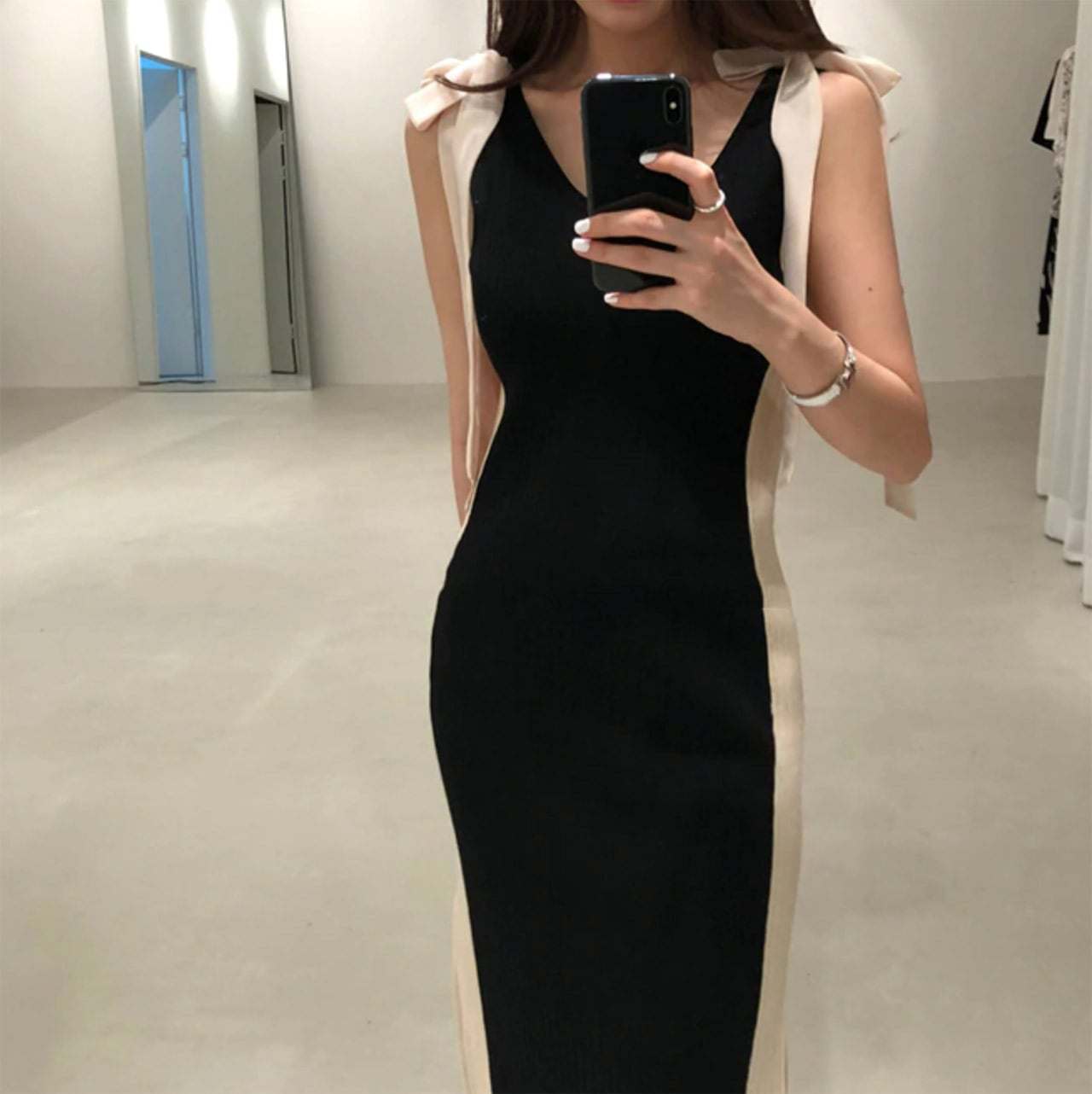 ＜インスタグラマー様ご愛用＞【動画あり】バイカラーショルダーリボンスリットリブニットワンピース　２色展開 - select store mirror me＜インスタグラマー様ご愛用＞【動画あり】バイカラーショルダーリボンスリットリブニットワンピース　２色展開68654283mirror meselect store mirror me68654283ベージュ