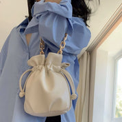 【動画あり】高品質エコレザーゴールドチェーン巾着バッグ　２色展開 - select store mirror me【動画あり】高品質エコレザーゴールドチェーン巾着バッグ　２色展開97424515mirror meselect store mirror me97424515ホワイト