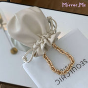 【動画あり】高品質エコレザーゴールドチェーン巾着バッグ　２色展開 - select store mirror me【動画あり】高品質エコレザーゴールドチェーン巾着バッグ　２色展開97424515mirror meselect store mirror me97424515ホワイト