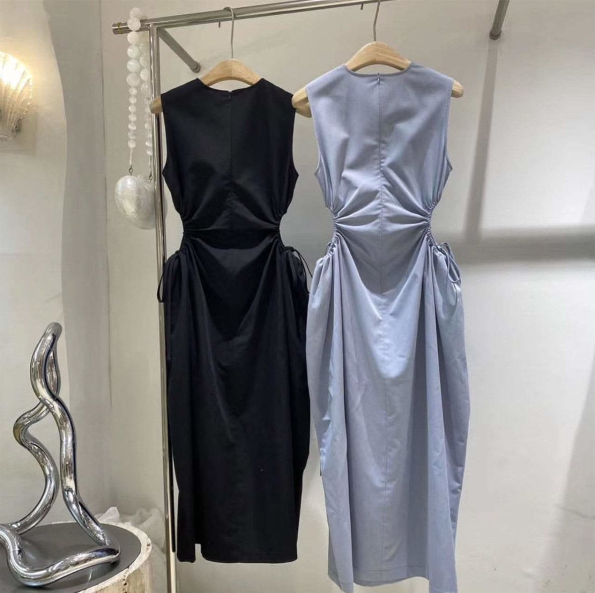 【動画あり】ウエストギャザーカットリボンノースリーブワンピース　２色展開 - select store mirror me【動画あり】ウエストギャザーカットリボンノースリーブワンピース　２色展開97427949mirror meselect store mirror me97427949くすみブルー S