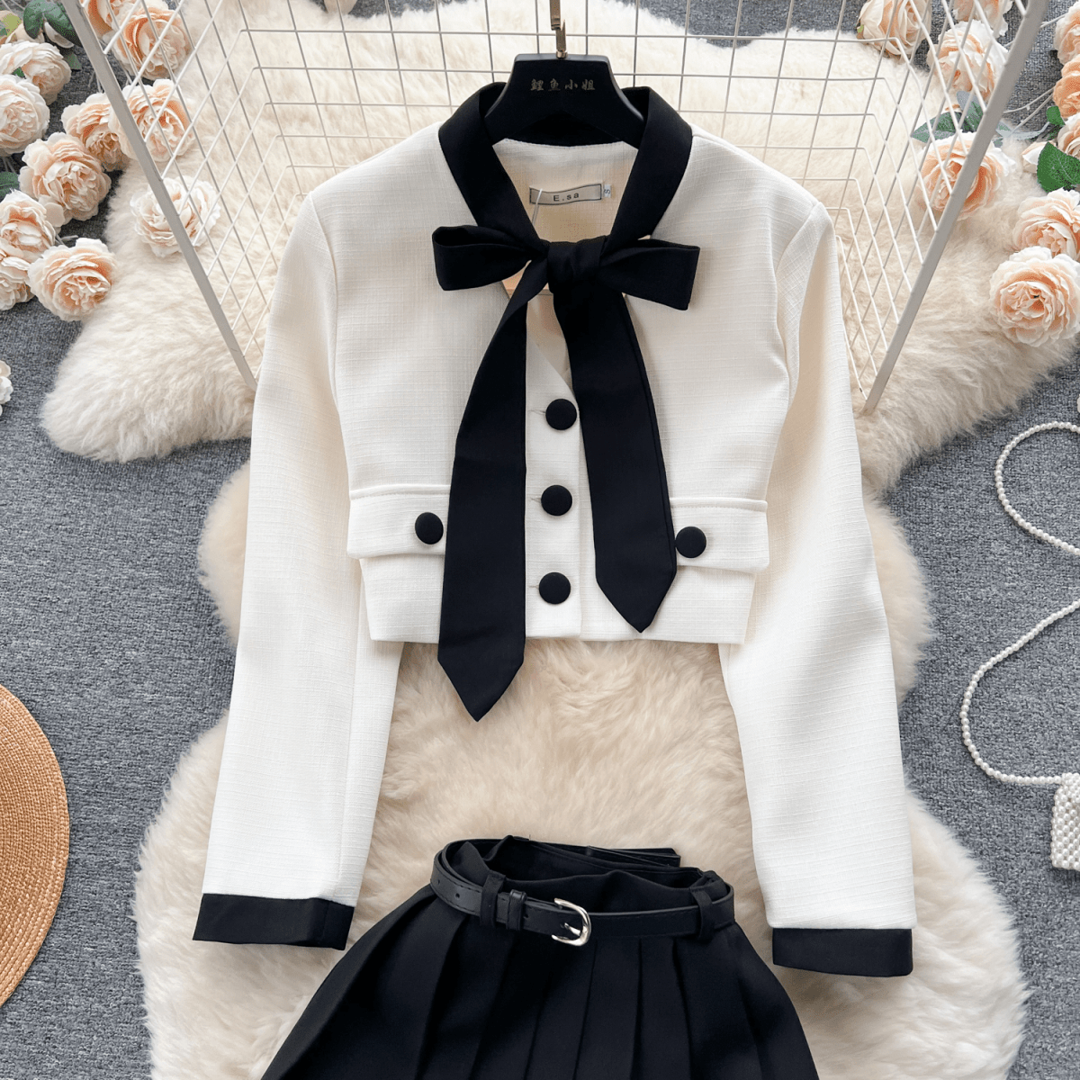 フェミニンリボンセットアップ　2色展開 - select store mirror meフェミニンリボンセットアップ　2色展開select store mirror meselect store mirror meブラックジャケット＆ホワイトパンツ　S