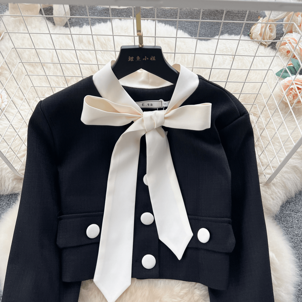フェミニンリボンセットアップ　2色展開 - select store mirror meフェミニンリボンセットアップ　2色展開select store mirror meselect store mirror meブラックジャケット＆ホワイトパンツ　S