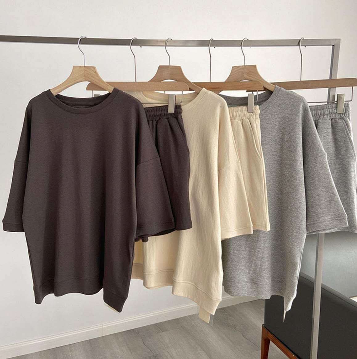 ＜ベージュ２点即納＞ルーズデザインラフシルエットセットアップ　３色展開 - select store mirror me＜ベージュ２点即納＞ルーズデザインラフシルエットセットアップ　３色展開194553875mirror meselect store mirror me194553875【即納】ベージュ