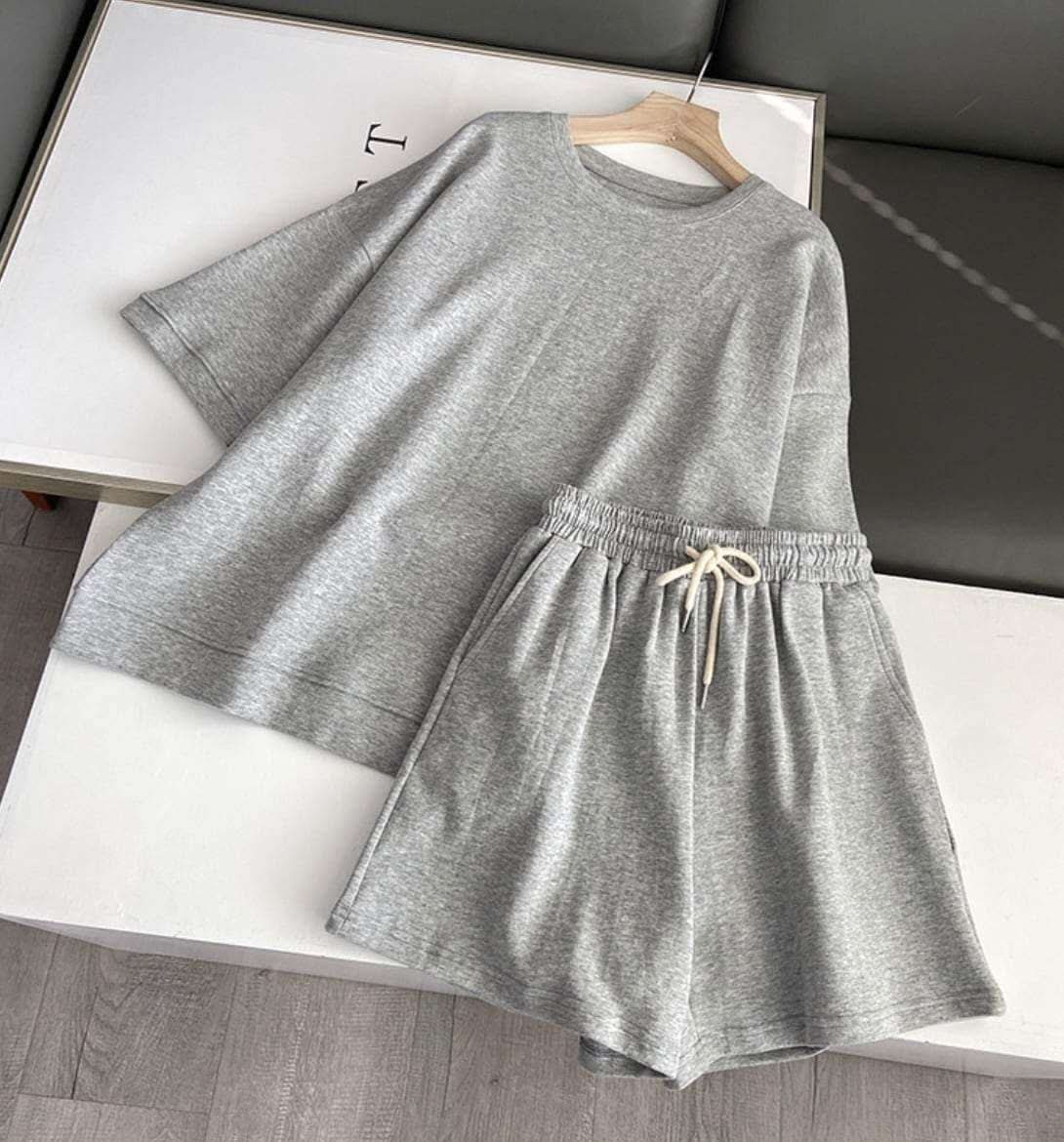＜ベージュ２点即納＞ルーズデザインラフシルエットセットアップ　３色展開 - select store mirror me＜ベージュ２点即納＞ルーズデザインラフシルエットセットアップ　３色展開194553875mirror meselect store mirror me194553875【即納】ベージュ