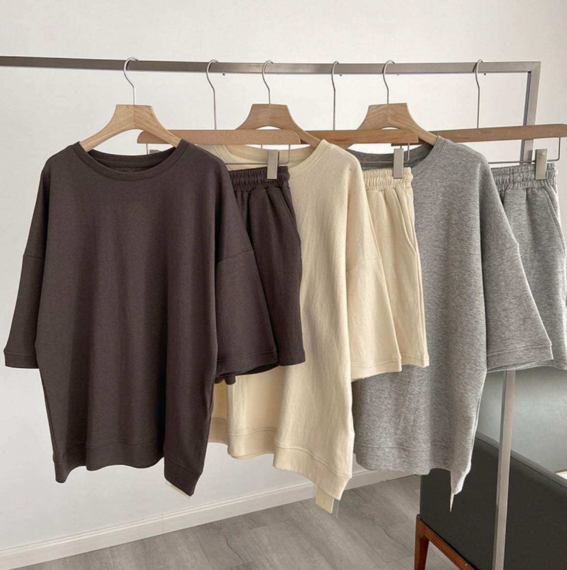 ＜ベージュ２点即納＞ルーズデザインラフシルエットセットアップ　３色展開 - select store mirror me＜ベージュ２点即納＞ルーズデザインラフシルエットセットアップ　３色展開194553875mirror meselect store mirror me194553875【即納】ベージュ