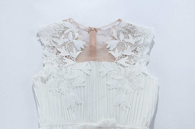 【2025春夏新作】繊細レース　プリーツタック ホワイトワンピース - select store mirror me【2025春夏新作】繊細レース　プリーツタック ホワイトワンピースselect store mirror meselect store mirror meS