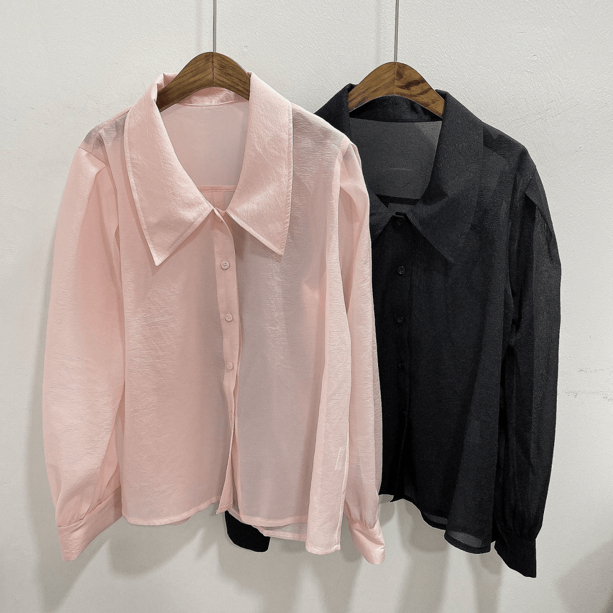 【2025春夏新作】フェミニンシアーシャツ　2色展開 - select store mirror me【2025春夏新作】フェミニンシアーシャツ　2色展開select store mirror meselect store mirror meブラック