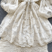 【2025春夏新作】刺繍レースＶネックワンピース【2色展開】 - select store mirror me【2025春夏新作】刺繍レースＶネックワンピース【2色展開】select store mirror meselect store mirror meアプリコットS
